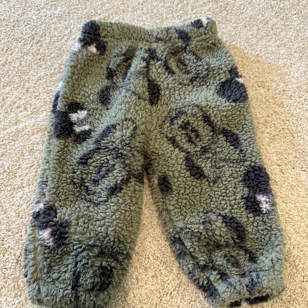 Disney Baby Green and Black Fleece Outfit - Picture 13 of 16